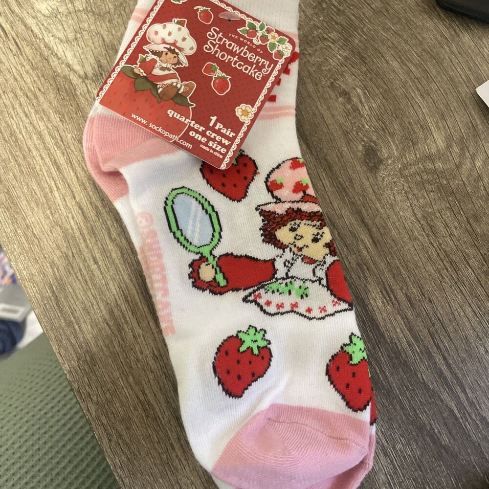 Strawberry Shortcake Quarter Crew Socks Women’s 9-14 1 Pair